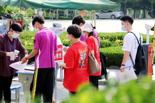 直擊2021招遠高考第一天 旗袍助陣與奮斗身影交織的震撼現場